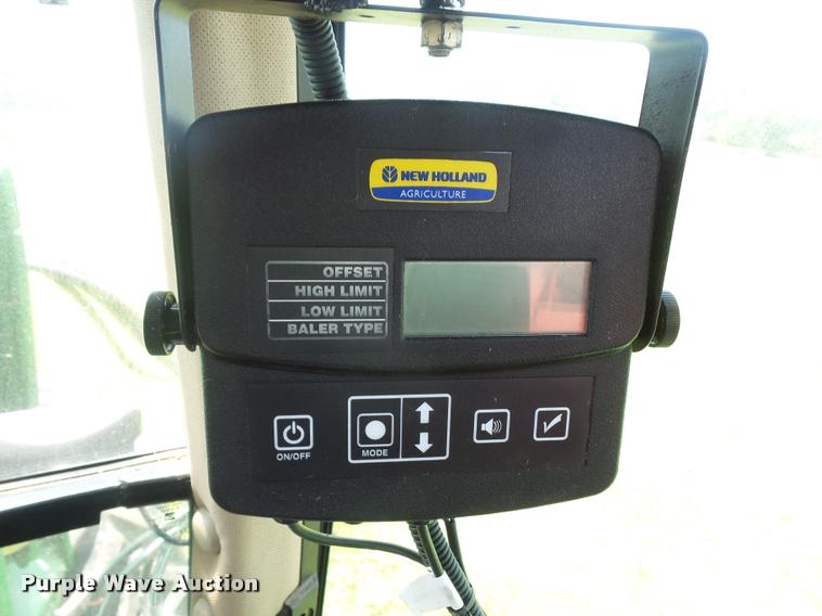 image for item DD9439 2014 New Holland Rollbelt 560 specialty crop baler