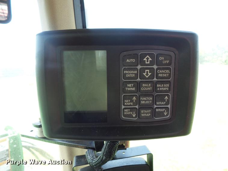 image for item DD9439 2014 New Holland Rollbelt 560 specialty crop baler