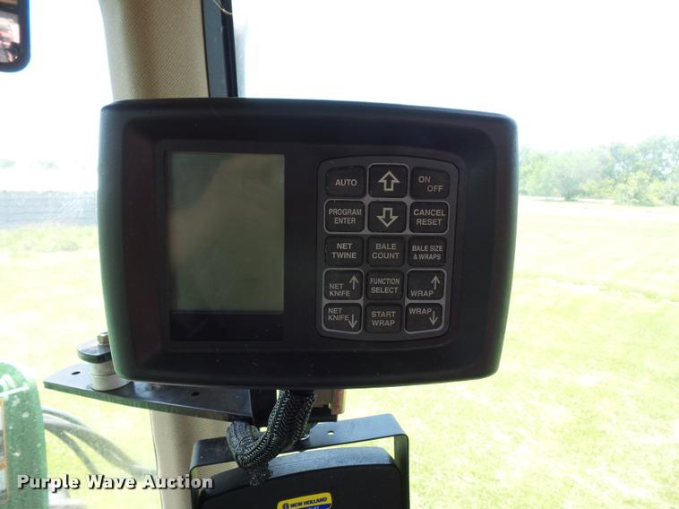 image for item DD9439 2014 New Holland Rollbelt 560 specialty crop baler
