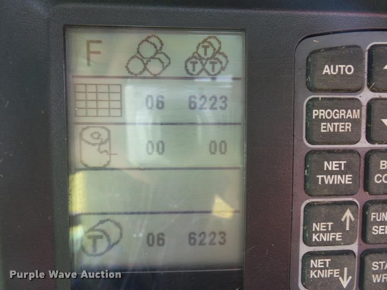 image for item DD9439 2014 New Holland Rollbelt 560 specialty crop baler