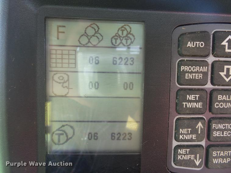 image for item DD9439 2014 New Holland Rollbelt 560 specialty crop baler