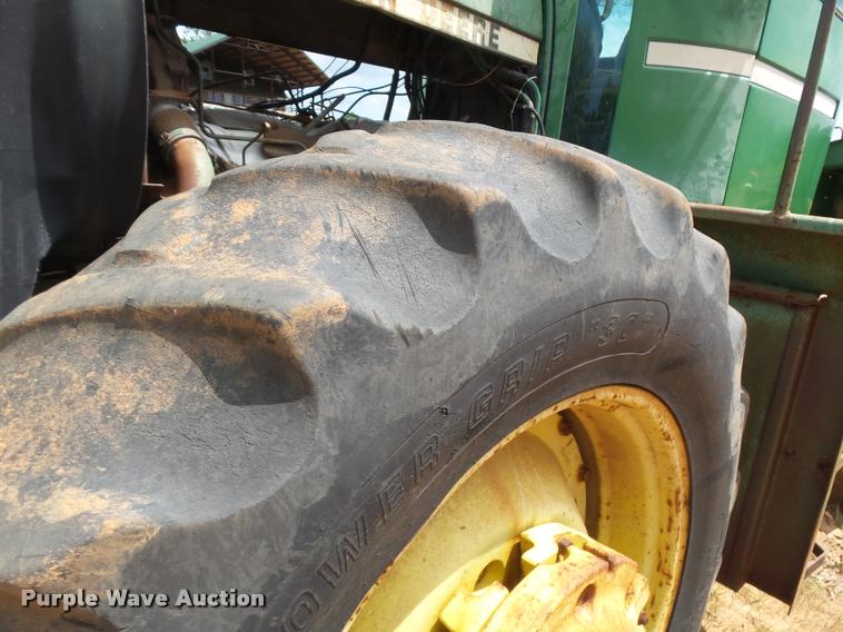 image for item DE9572 1980 John Deere 8640 4WD tractor