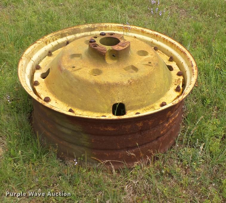 image for item DE9572 1980 John Deere 8640 4WD tractor