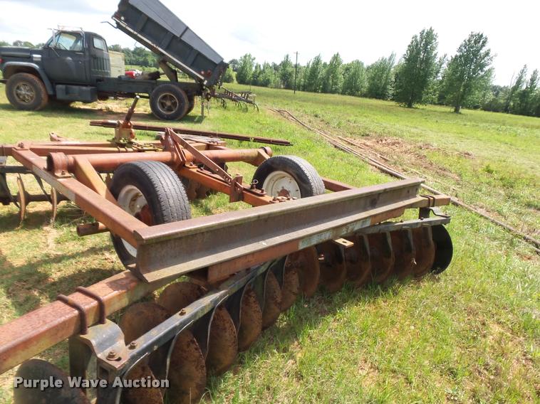 image for item DE9595 Massey-Ferguson 233 disk plow