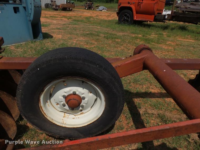 image for item DE9595 Massey-Ferguson 233 disk plow