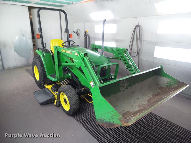 image for item DH9284 2000 John Deere 4200 MFWD tractor