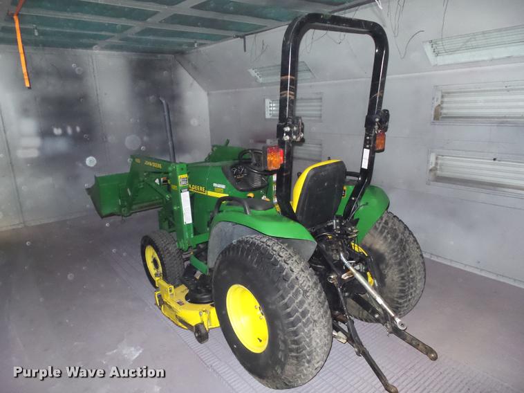 image for item DH9284 2000 John Deere 4200 MFWD tractor
