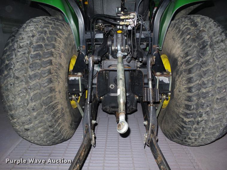 image for item DH9284 2000 John Deere 4200 MFWD tractor