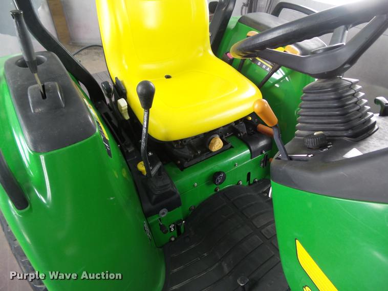 image for item DH9284 2000 John Deere 4200 MFWD tractor