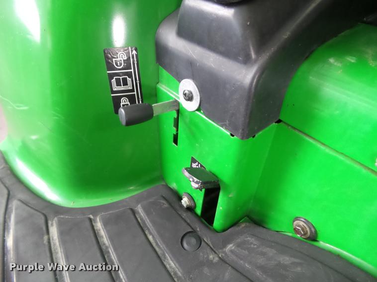 image for item DH9284 2000 John Deere 4200 MFWD tractor