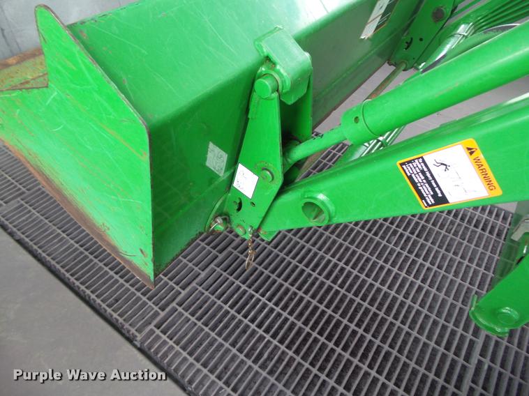 image for item DH9284 2000 John Deere 4200 MFWD tractor