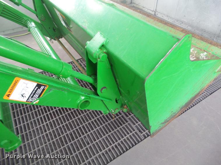 image for item DH9284 2000 John Deere 4200 MFWD tractor