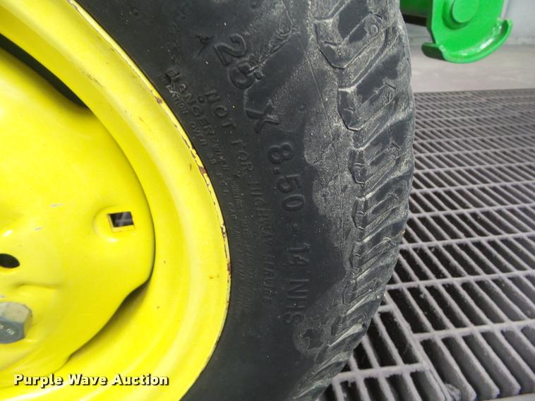 image for item DH9284 2000 John Deere 4200 MFWD tractor