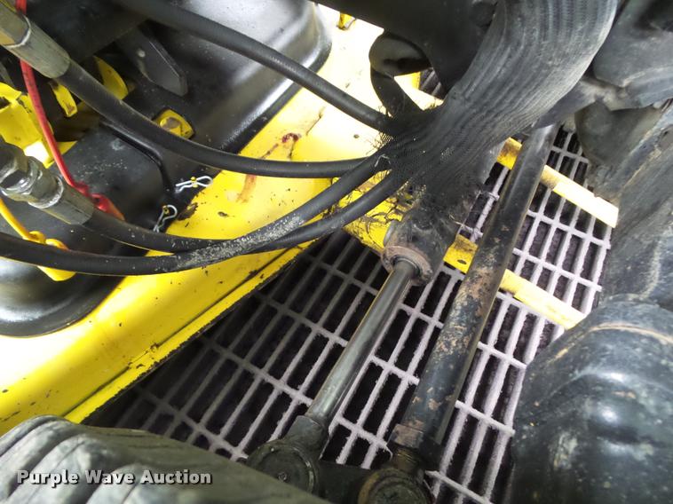 image for item DH9284 2000 John Deere 4200 MFWD tractor