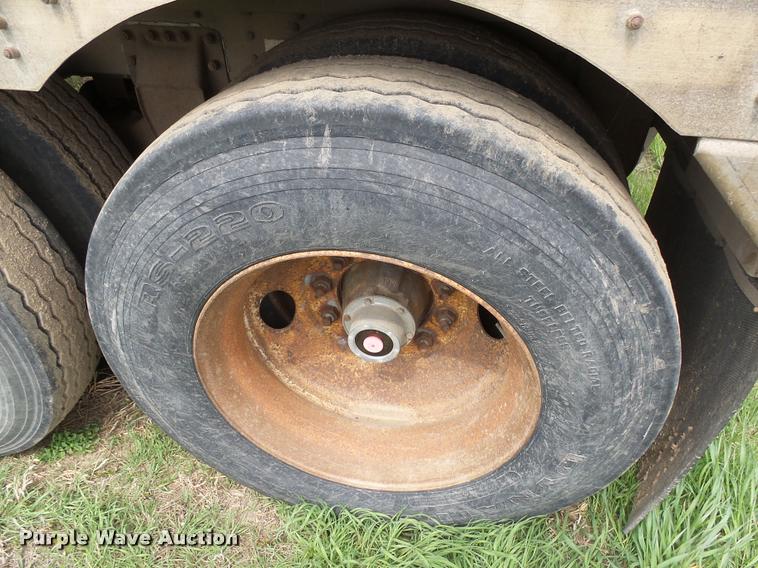 image for item DH9624 1992 Wilson POT48 livestock trailer