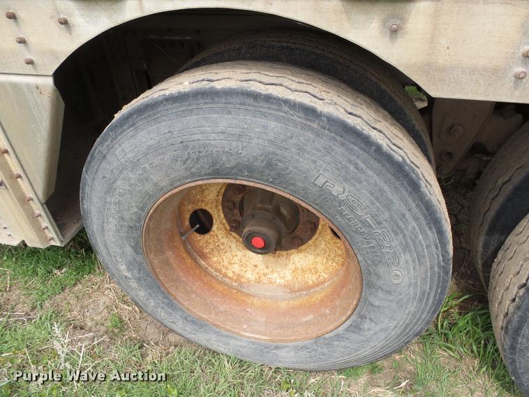 image for item DH9624 1992 Wilson POT48 livestock trailer