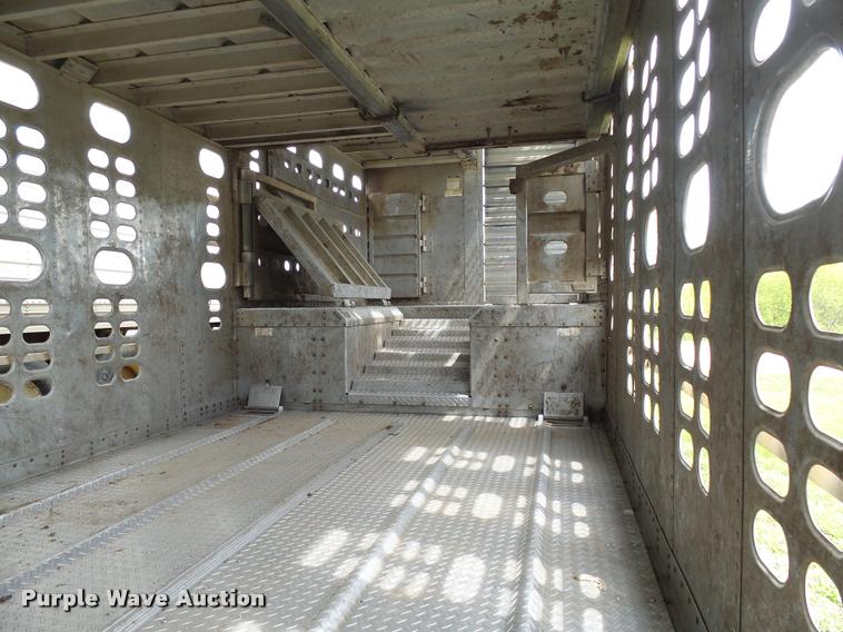 image for item DH9624 1992 Wilson POT48 livestock trailer