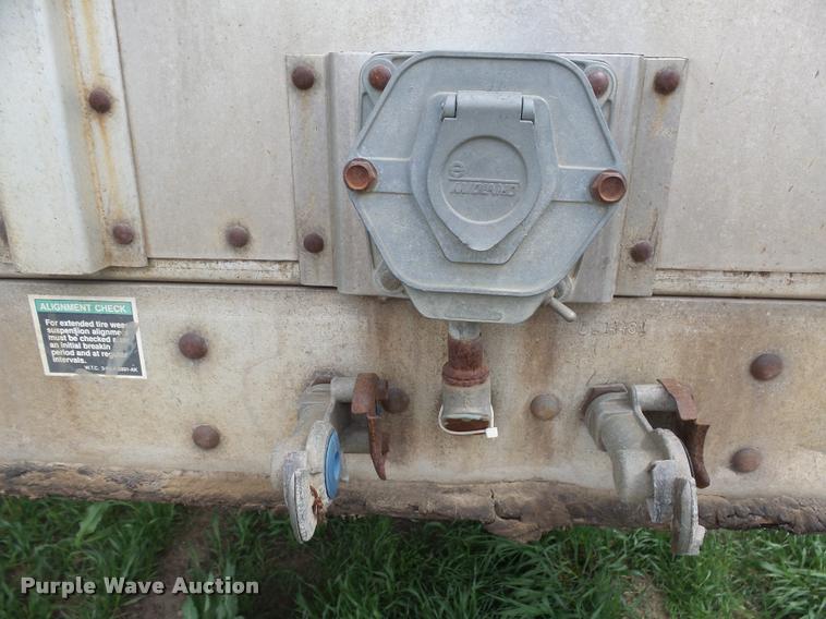 image for item DH9624 1992 Wilson POT48 livestock trailer