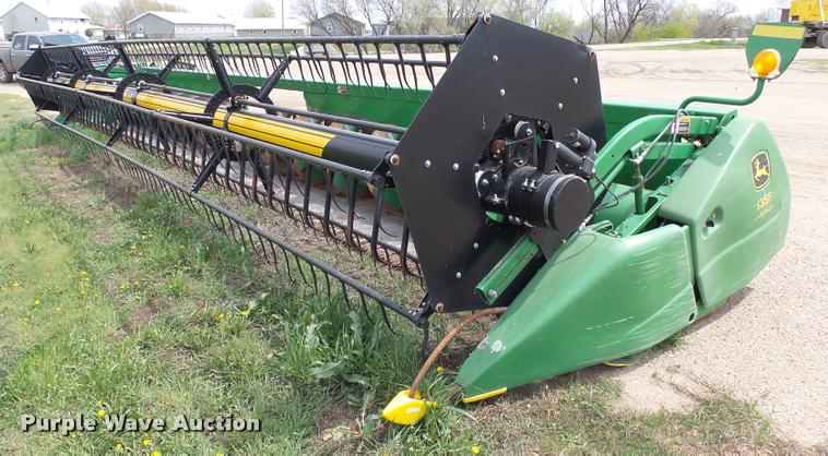 image for item DH9628 2004 John Deere 635F flex head