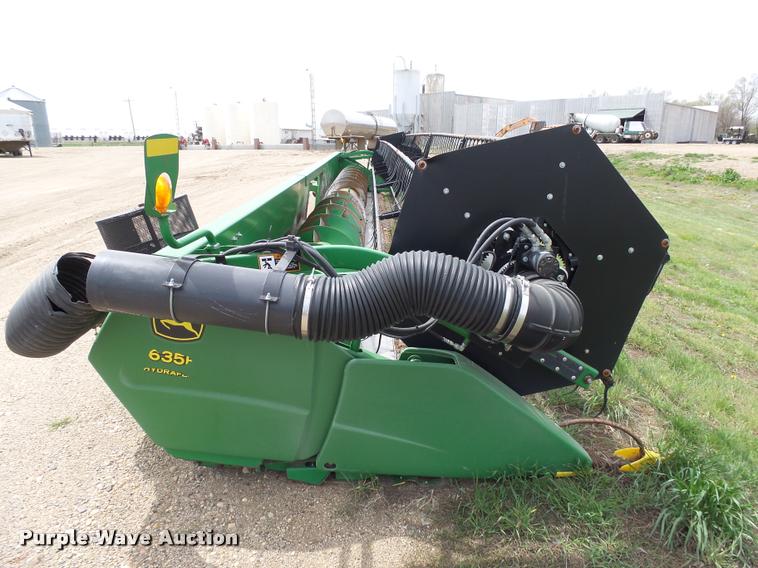 image for item DH9628 2004 John Deere 635F flex head