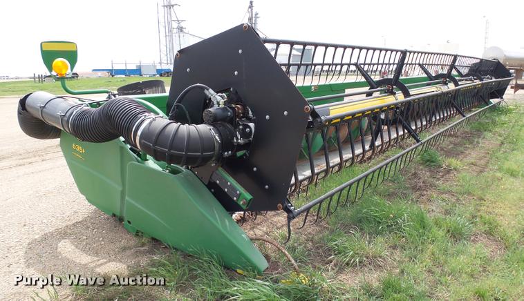 image for item DH9628 2004 John Deere 635F flex head