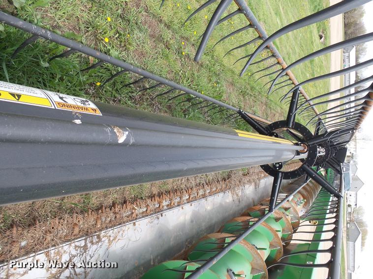 image for item DH9628 2004 John Deere 635F flex head