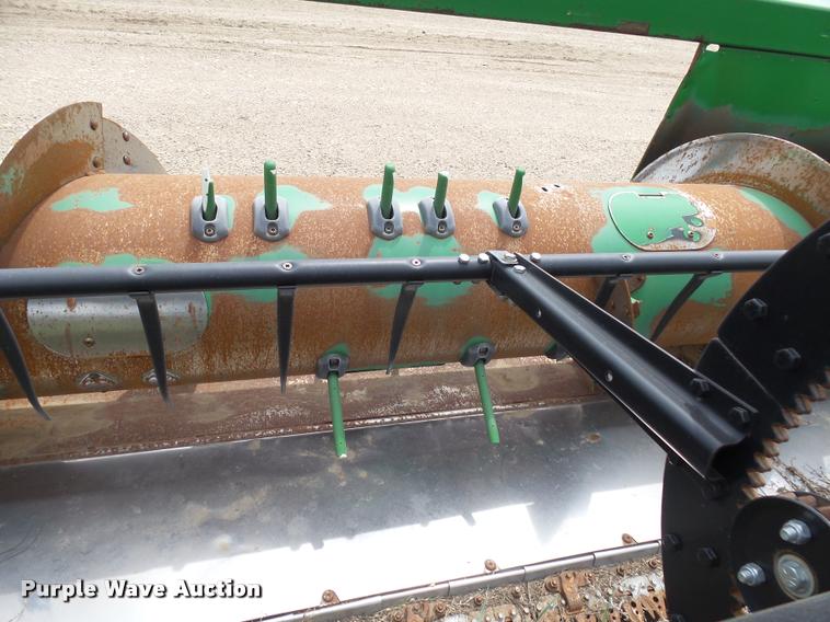 image for item DH9628 2004 John Deere 635F flex head