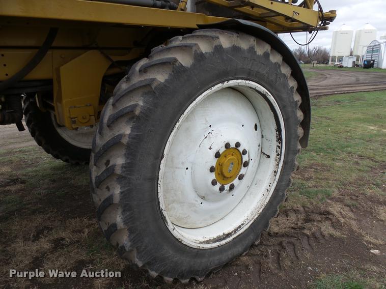 image for item DH9637 2001 Ag-Chem RoGator 1254 self-propelled applicator