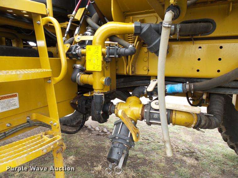 image for item DH9637 2001 Ag-Chem RoGator 1254 self-propelled applicator