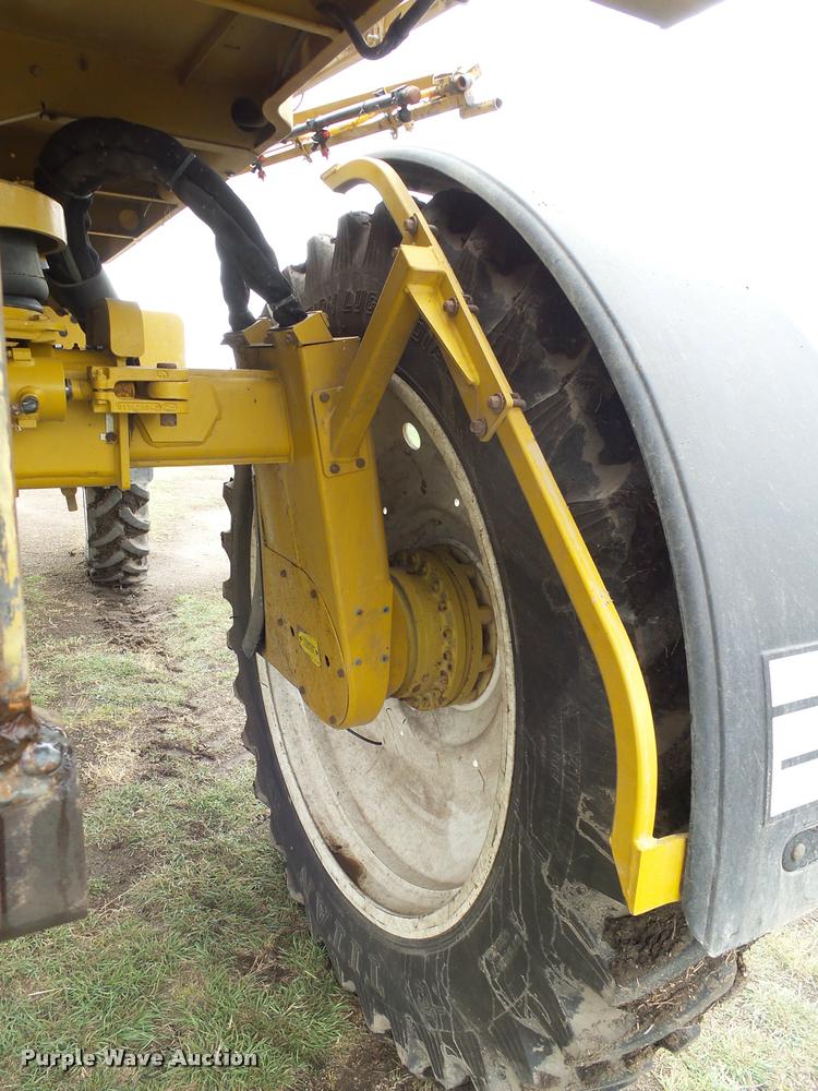 image for item DH9637 2001 Ag-Chem RoGator 1254 self-propelled applicator