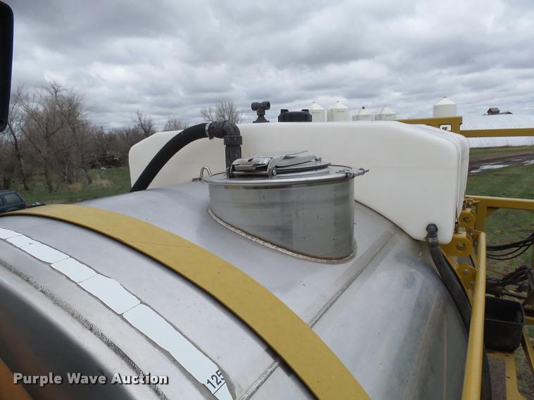 image for item DH9637 2001 Ag-Chem RoGator 1254 self-propelled applicator