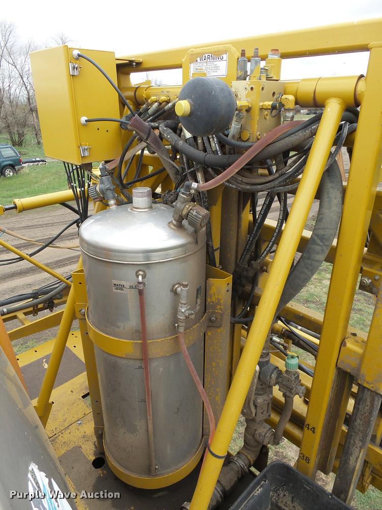 image for item DH9637 2001 Ag-Chem RoGator 1254 self-propelled applicator