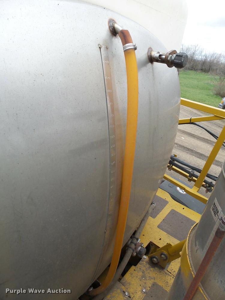 image for item DH9637 2001 Ag-Chem RoGator 1254 self-propelled applicator