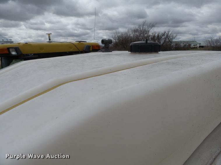 image for item DH9637 2001 Ag-Chem RoGator 1254 self-propelled applicator