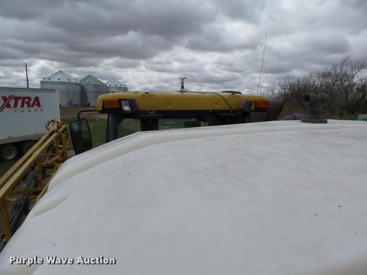 image for item DH9637 2001 Ag-Chem RoGator 1254 self-propelled applicator