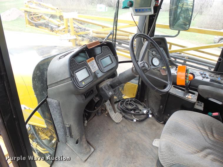 image for item DH9637 2001 Ag-Chem RoGator 1254 self-propelled applicator