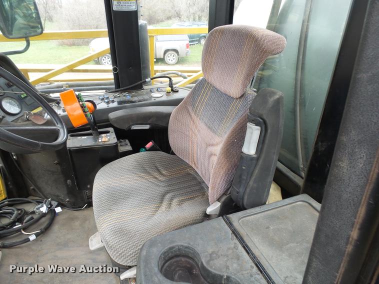 image for item DH9637 2001 Ag-Chem RoGator 1254 self-propelled applicator