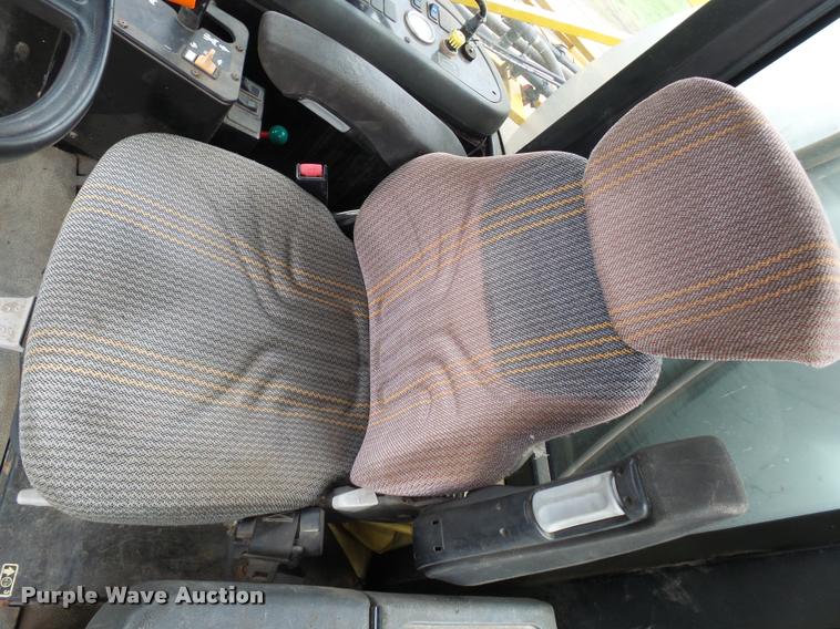 image for item DH9637 2001 Ag-Chem RoGator 1254 self-propelled applicator