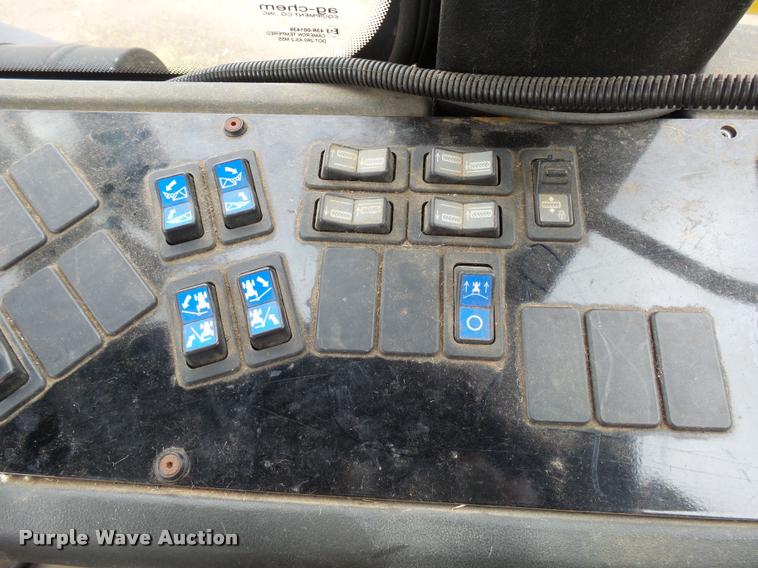 image for item DH9637 2001 Ag-Chem RoGator 1254 self-propelled applicator