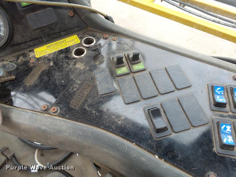 image for item DH9637 2001 Ag-Chem RoGator 1254 self-propelled applicator