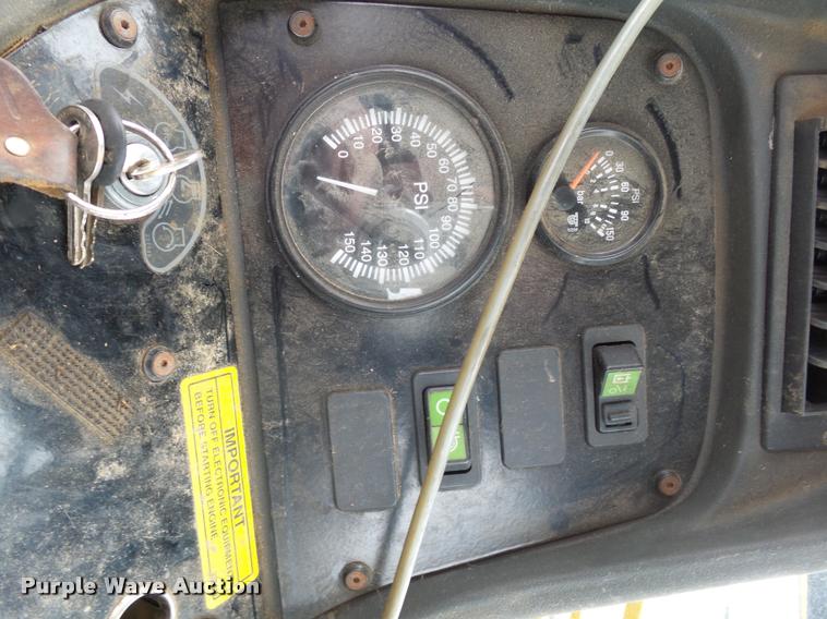 image for item DH9637 2001 Ag-Chem RoGator 1254 self-propelled applicator