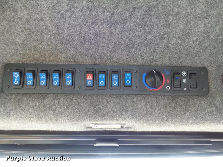 image for item DH9637 2001 Ag-Chem RoGator 1254 self-propelled applicator