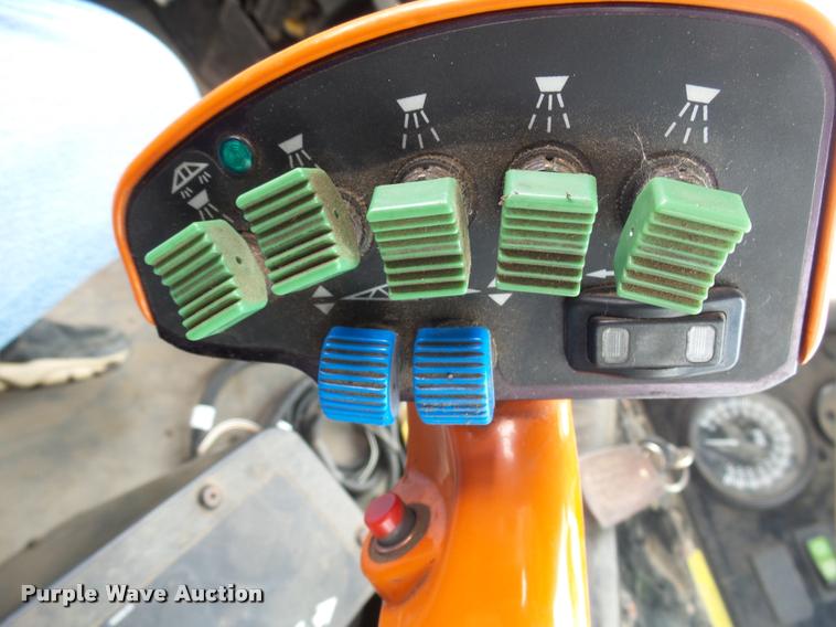 image for item DH9637 2001 Ag-Chem RoGator 1254 self-propelled applicator