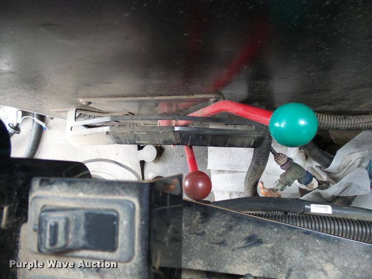 image for item DH9637 2001 Ag-Chem RoGator 1254 self-propelled applicator