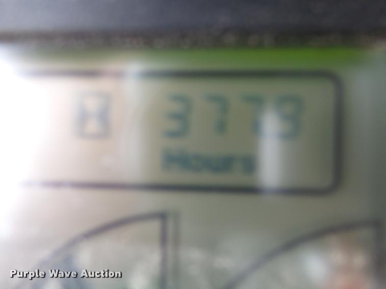 image for item DH9637 2001 Ag-Chem RoGator 1254 self-propelled applicator