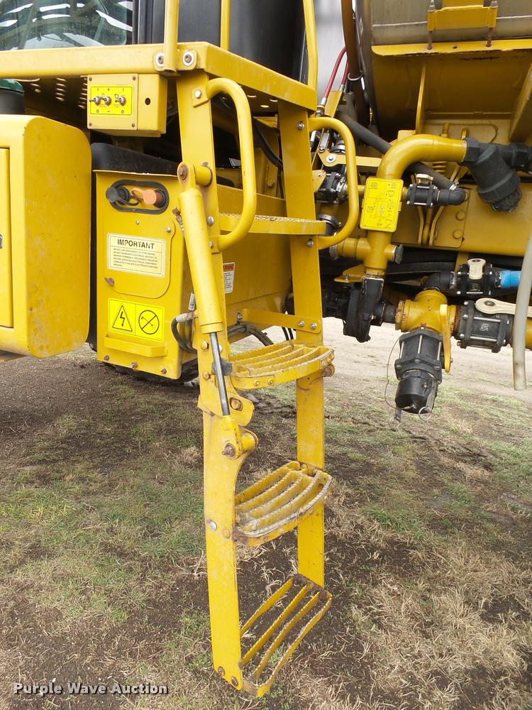 image for item DH9637 2001 Ag-Chem RoGator 1254 self-propelled applicator