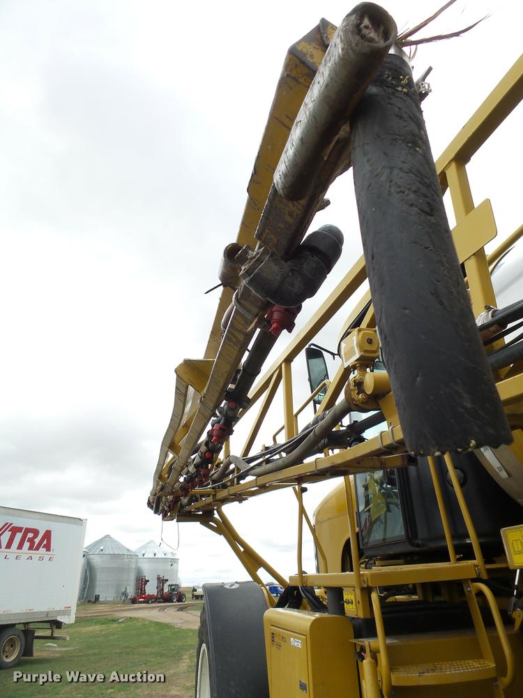 image for item DH9637 2001 Ag-Chem RoGator 1254 self-propelled applicator