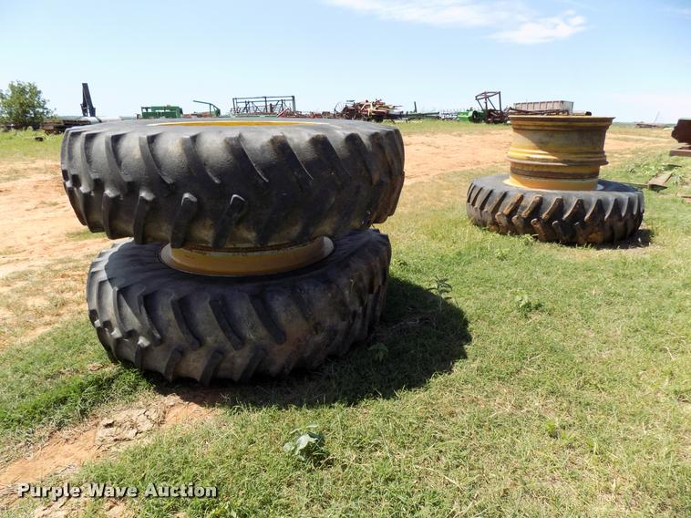 image for item DJ9877 (2) sets of Caterpillar dual combine wheels