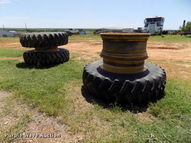 image for item DJ9877 (2) sets of Caterpillar dual combine wheels