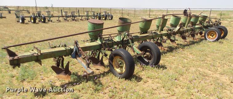 image for item DL9164 John Deere Buster planter